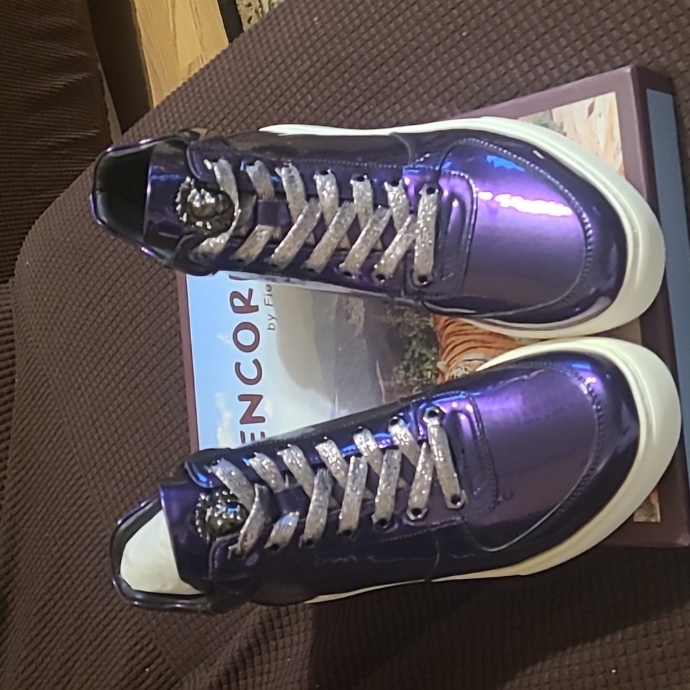 New Encore by Fiesso sneaker is US size 8/Eu41) UK 7.5. No way..fit like a 10